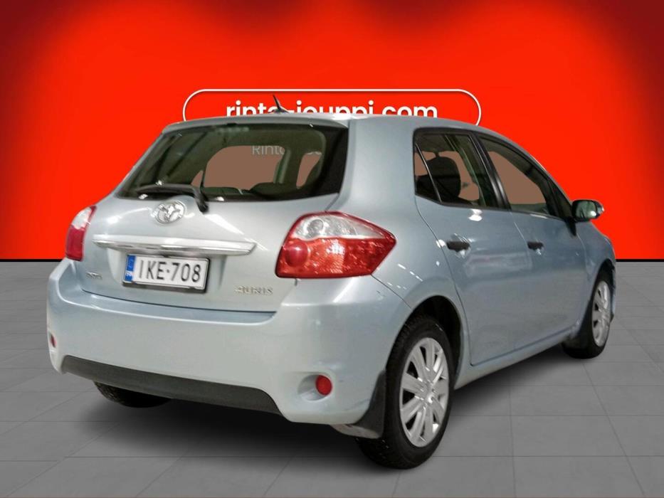 TOYOTA Auris 2011