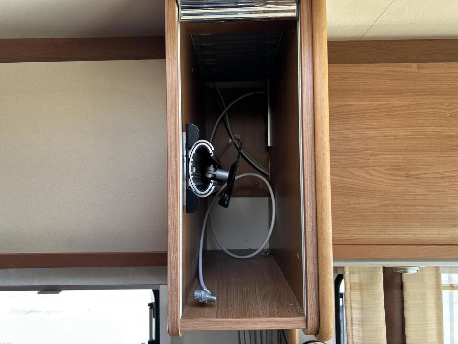 BÜRSTNER AVIANO I727 2010