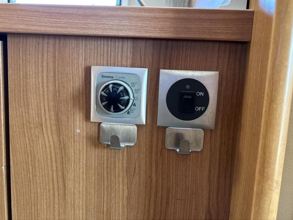 BÜRSTNER AVIANO I727 2010