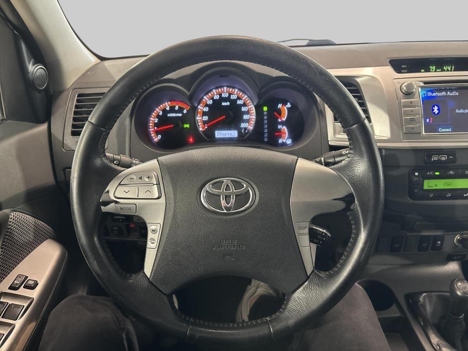 TOYOTA Hilux 2012