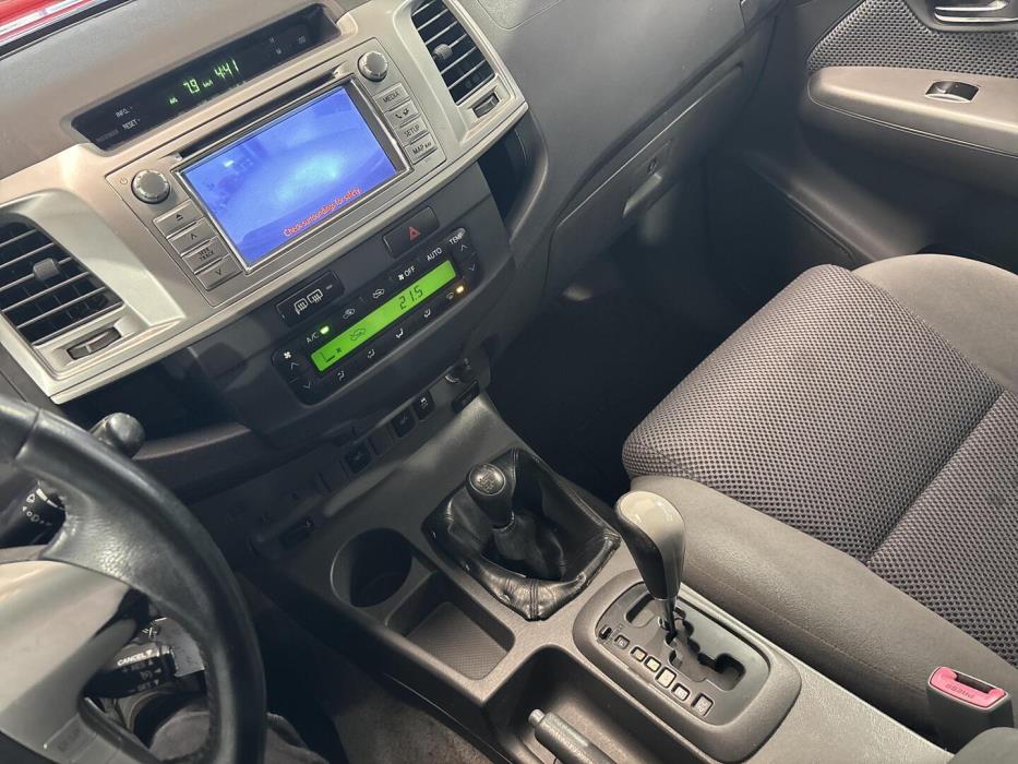 TOYOTA Hilux 2012