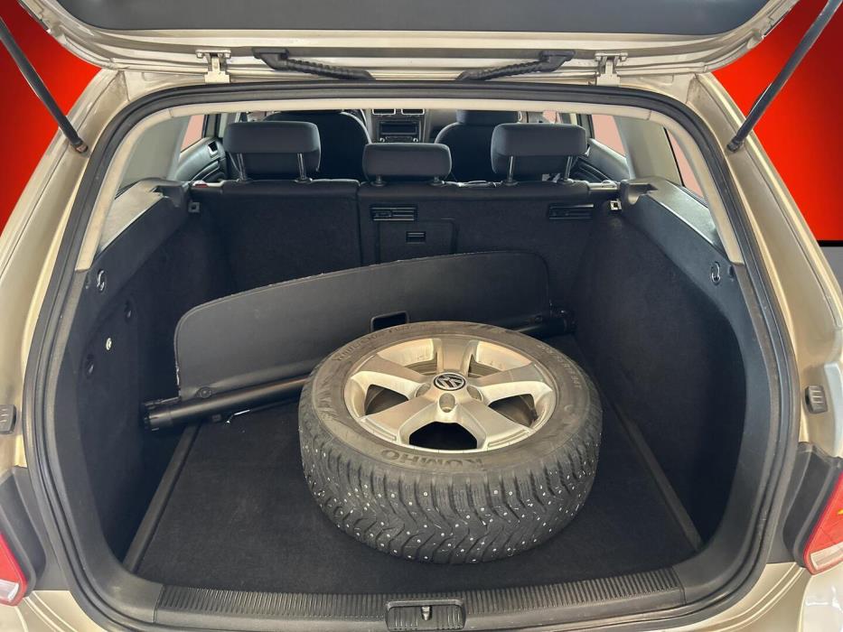 VOLKSWAGEN Golf 2012