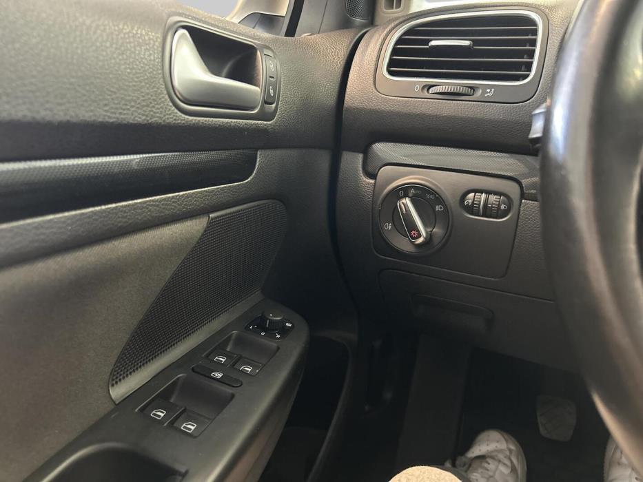 VOLKSWAGEN Golf 2012