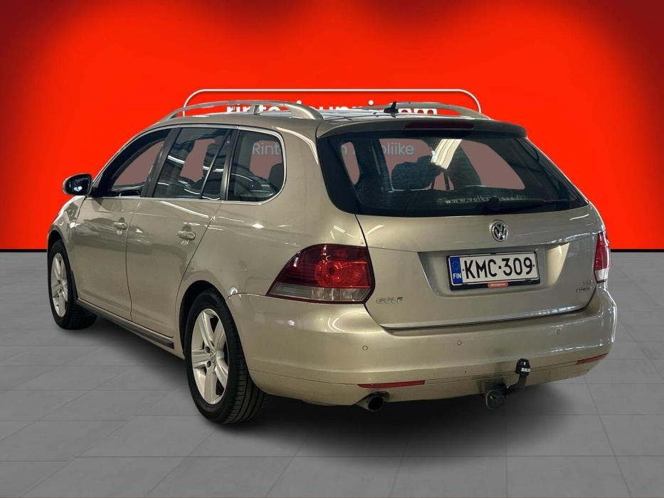 VOLKSWAGEN Golf 2012