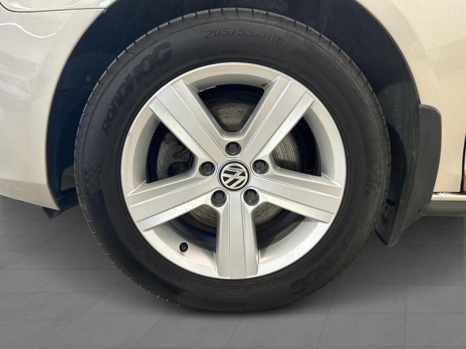 VOLKSWAGEN Golf 2012