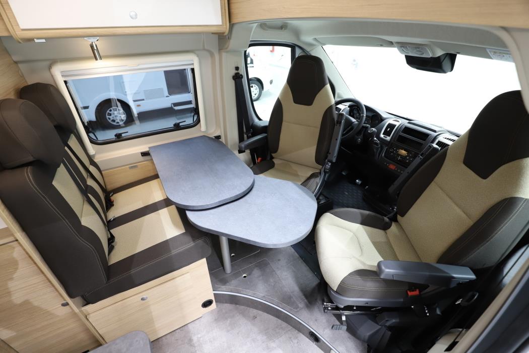 ROADCAR VAN R 601 2024