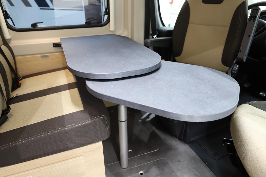 ROADCAR VAN R 601 2024