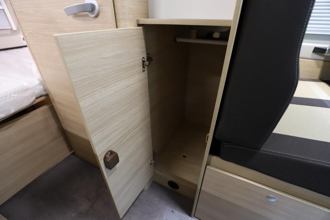 ROADCAR VAN R 601 2024