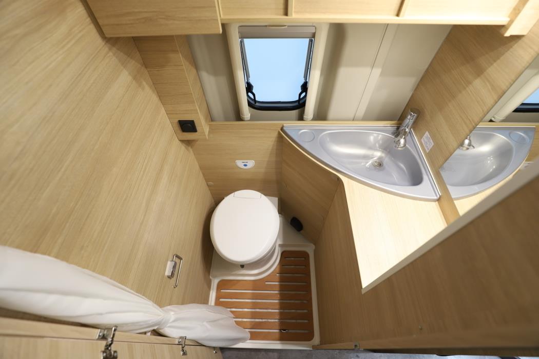 ROADCAR VAN R 601 2024