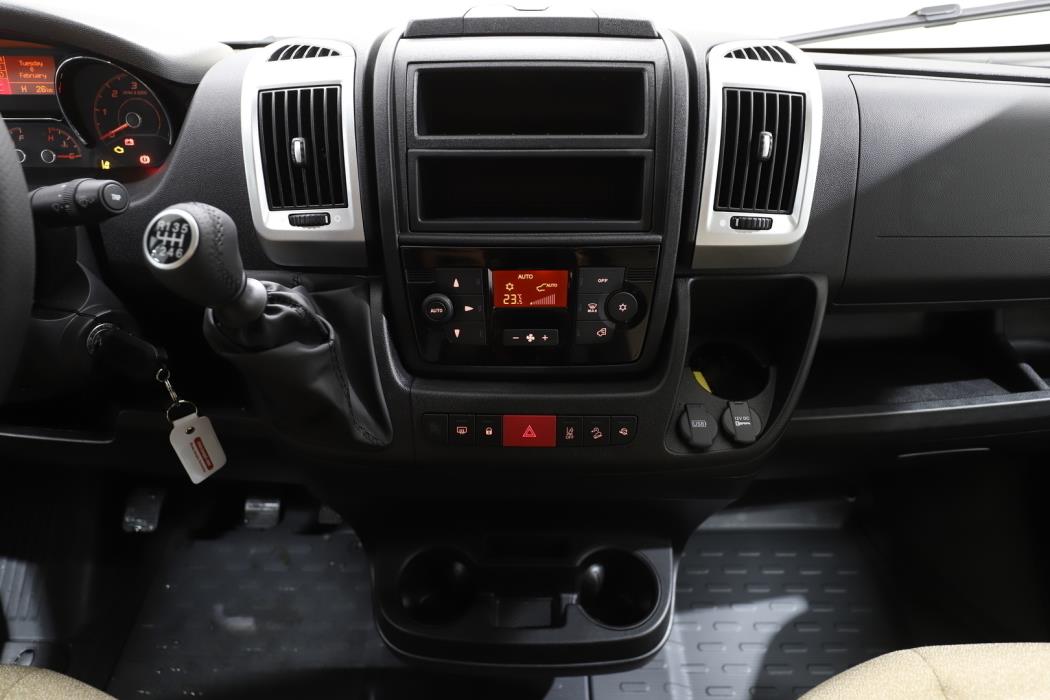 ROADCAR VAN R 601 2024