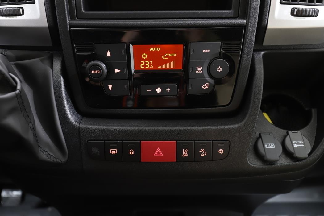 ROADCAR VAN R 601 2024