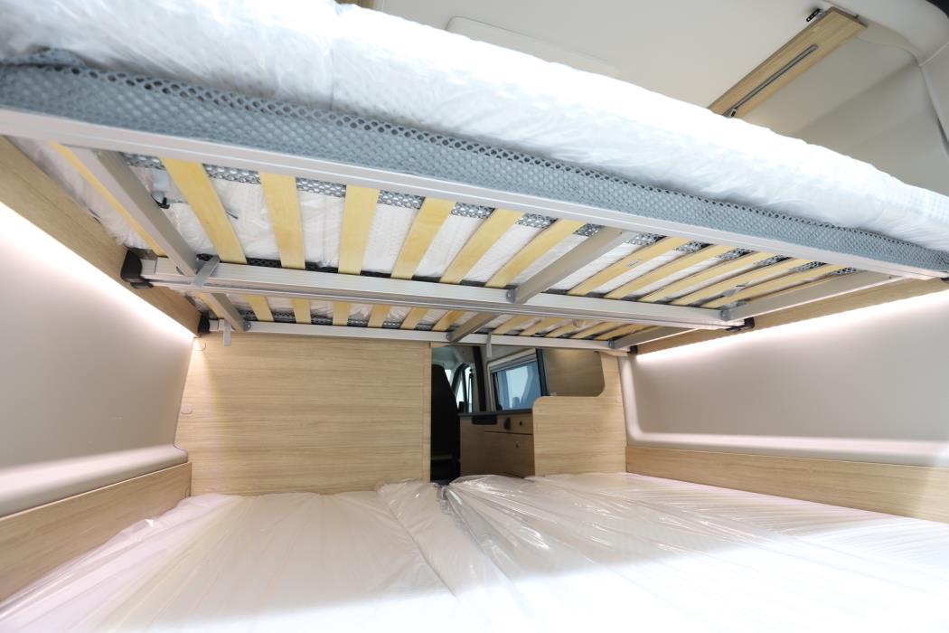 ROADCAR VAN R 601 2024