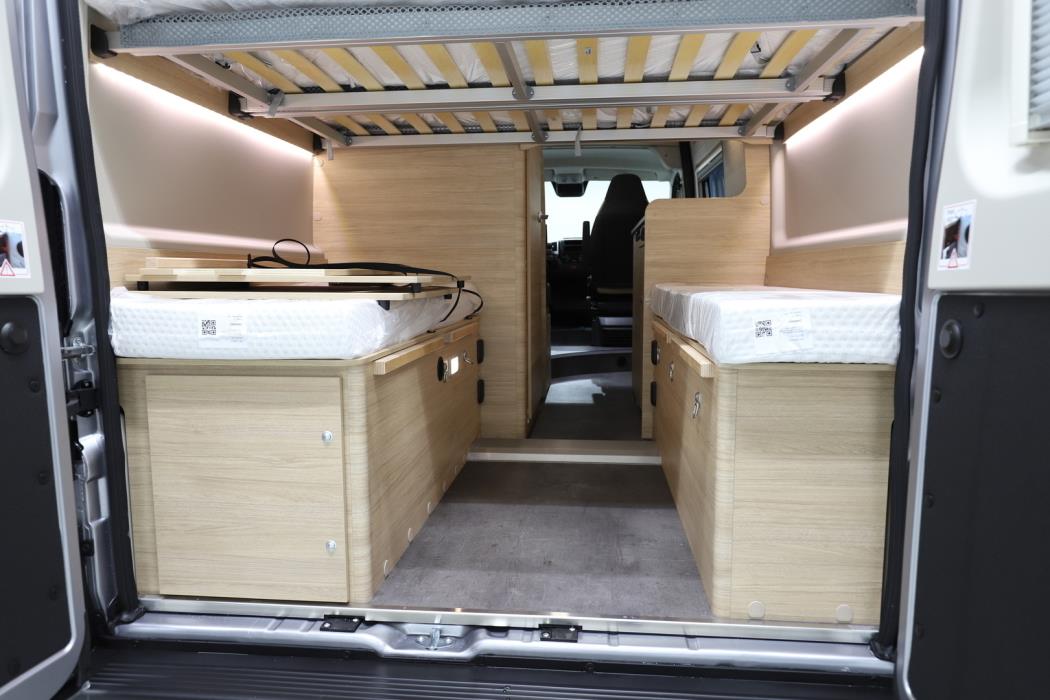 ROADCAR VAN R 601 2024