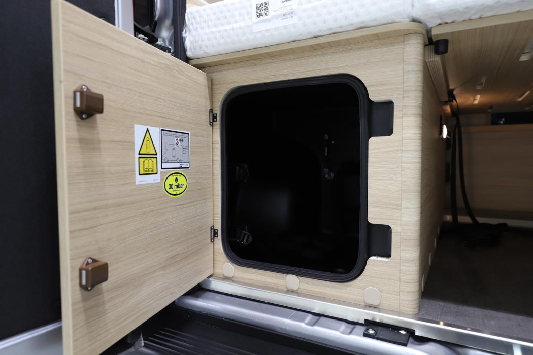 ROADCAR VAN R 601 2024