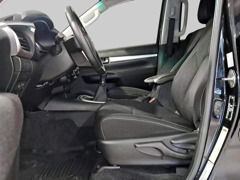 TOYOTA Hilux 2025