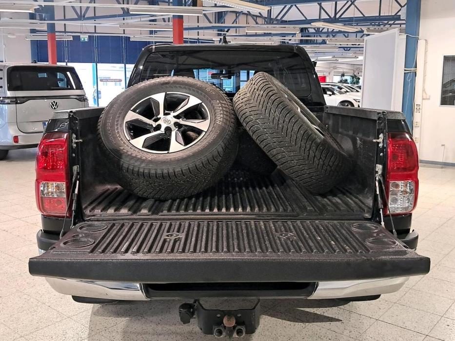 TOYOTA Hilux 2025