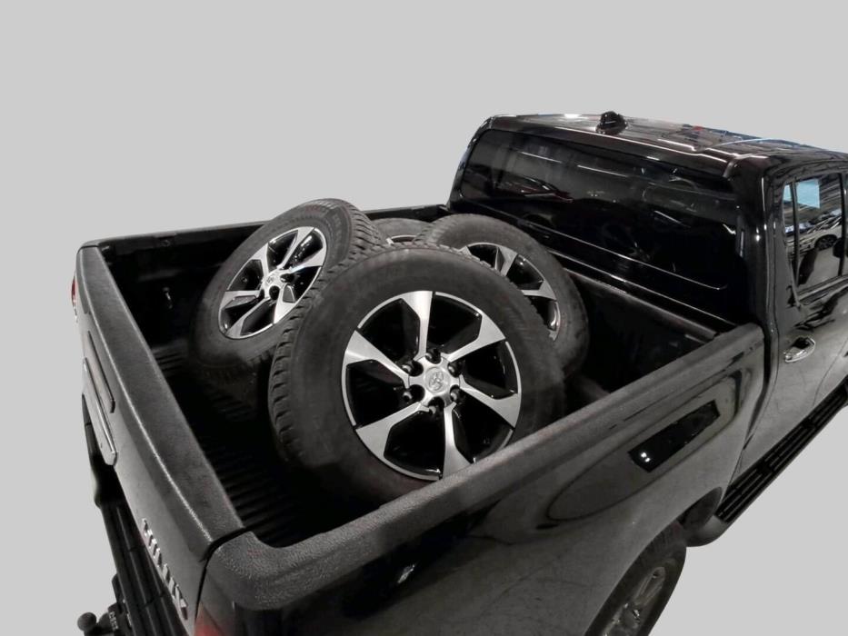 TOYOTA Hilux 2025