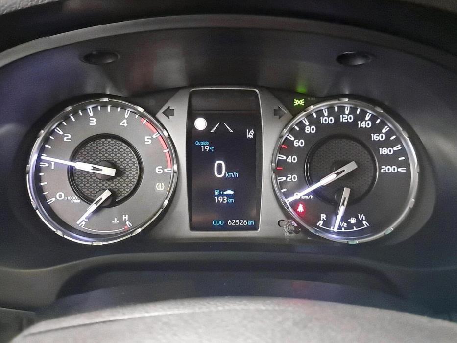 TOYOTA Hilux 2025