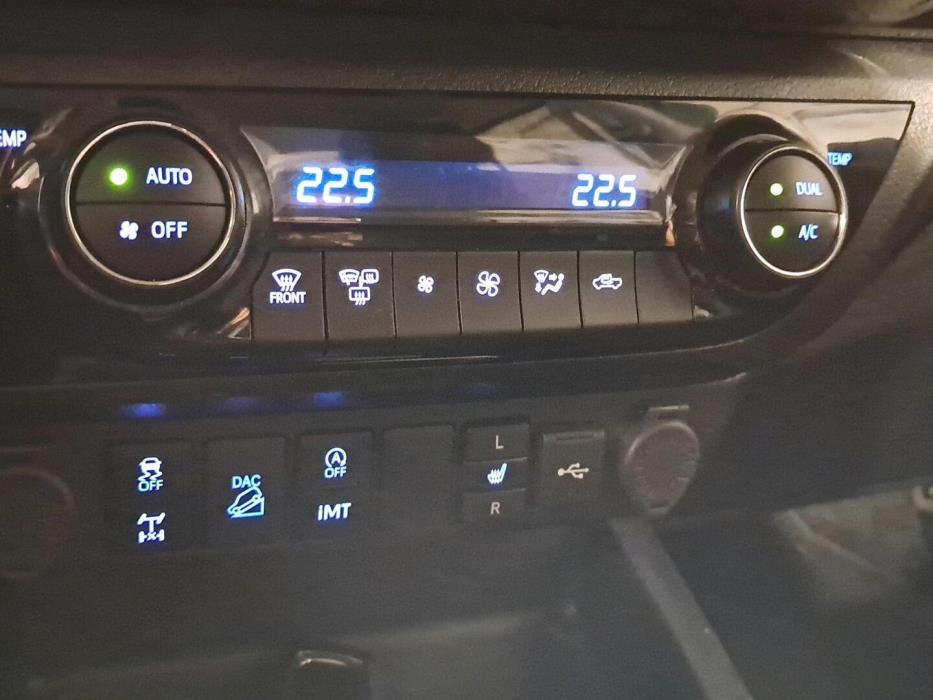 TOYOTA Hilux 2025