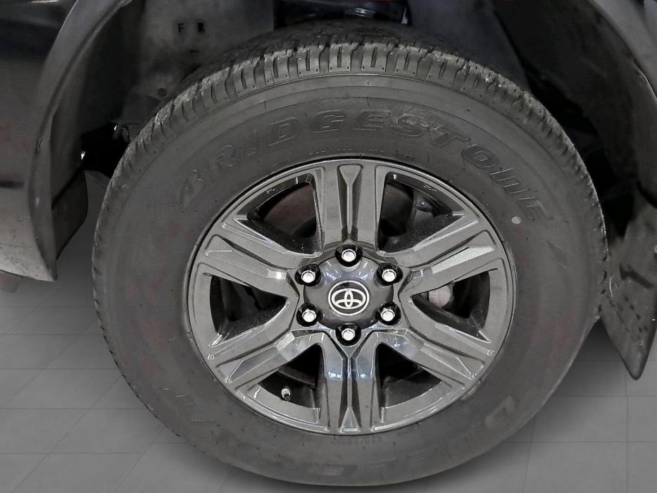 TOYOTA Hilux 2025