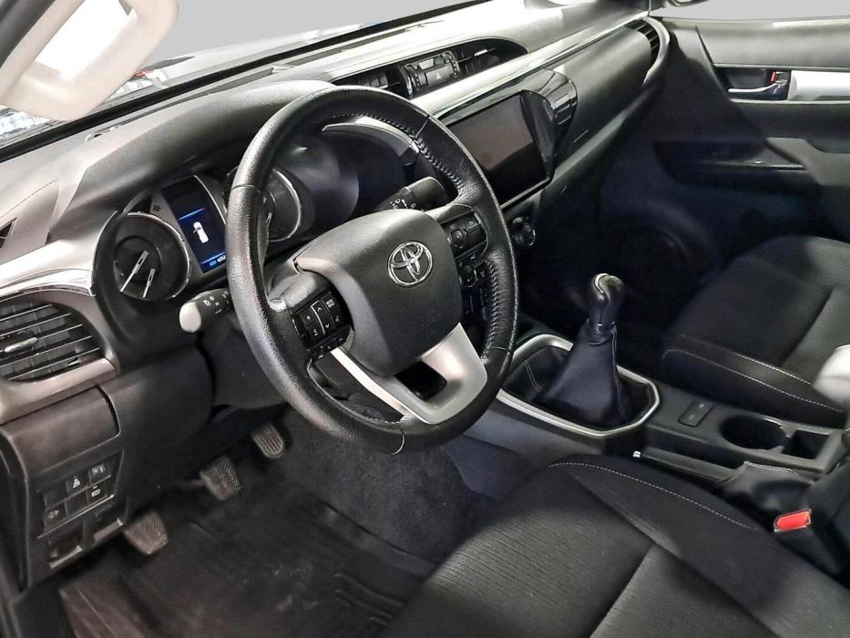 TOYOTA Hilux 2025
