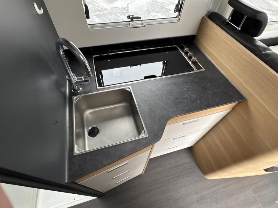 ADRIA MATRIX 670 SL 2023