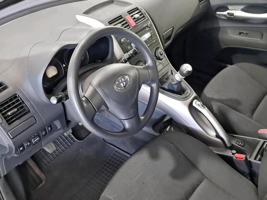 TOYOTA Auris 2010