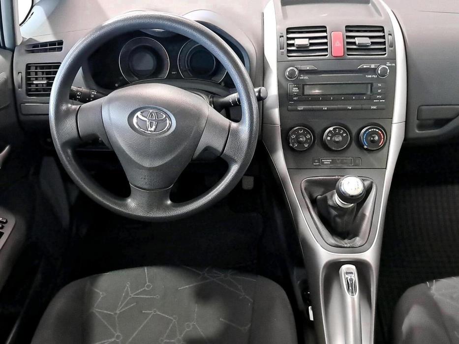 TOYOTA Auris 2010