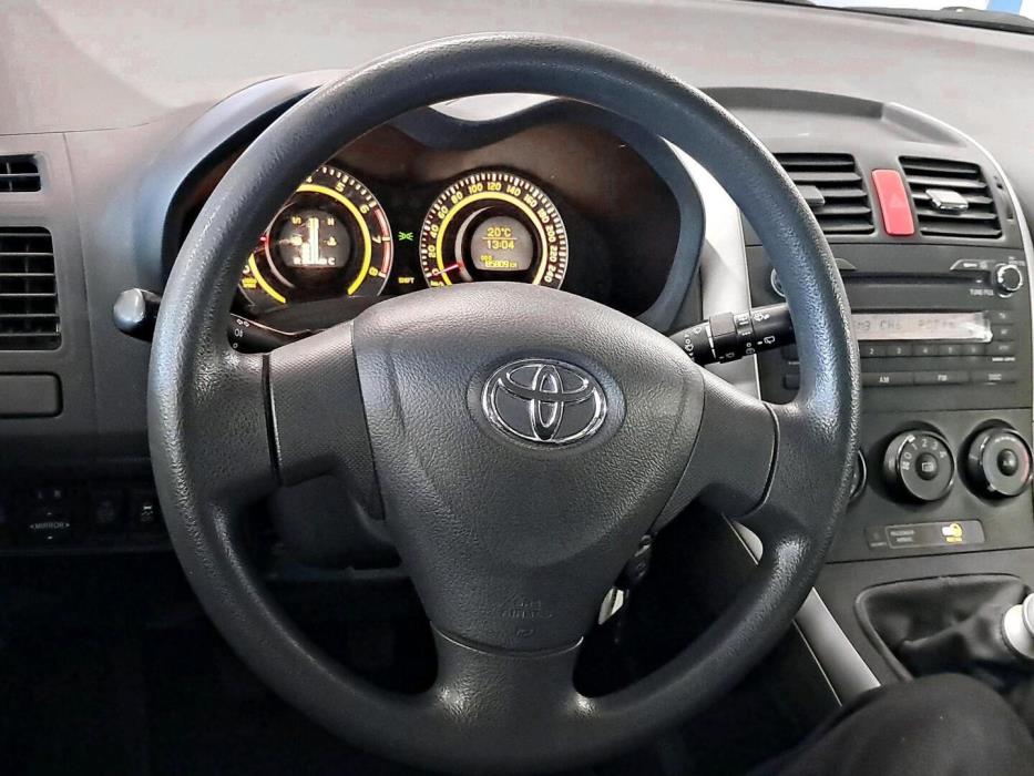 TOYOTA Auris 2010
