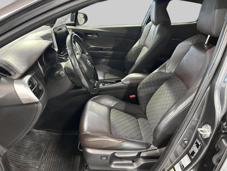 TOYOTA C-HR 2017