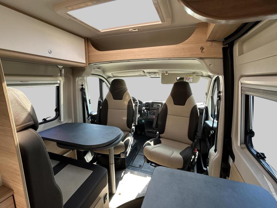 ROADCAR VAN R 600 2021