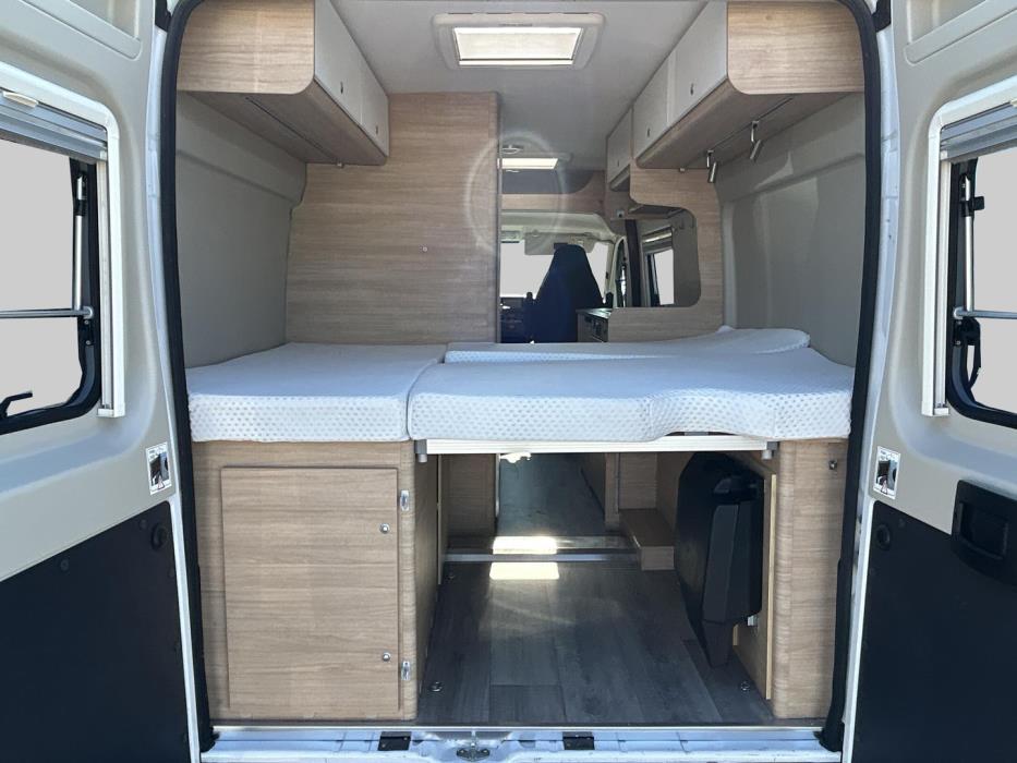 ROADCAR VAN R 600 2021