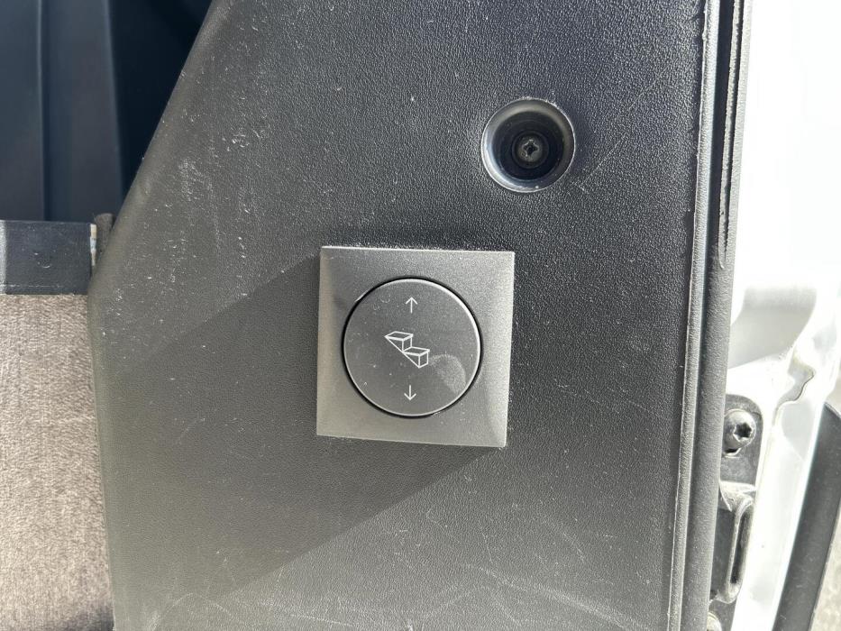 ROADCAR VAN R 600 2021