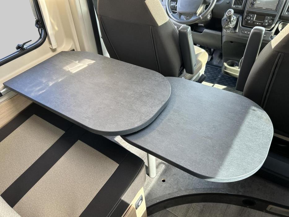 ROADCAR VAN R 600 2021