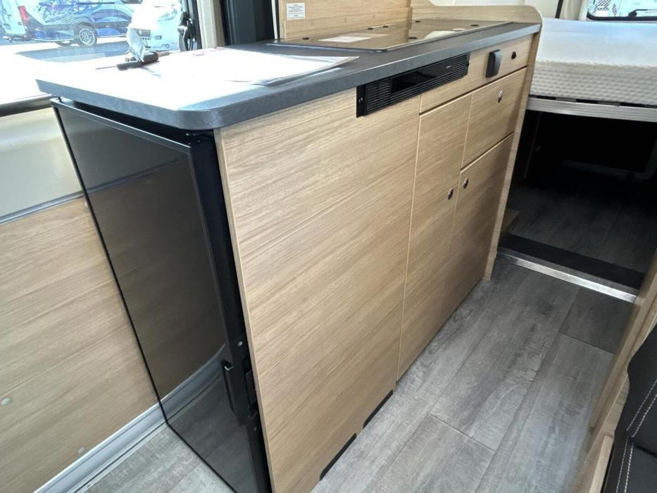 ROADCAR VAN R 600 2021