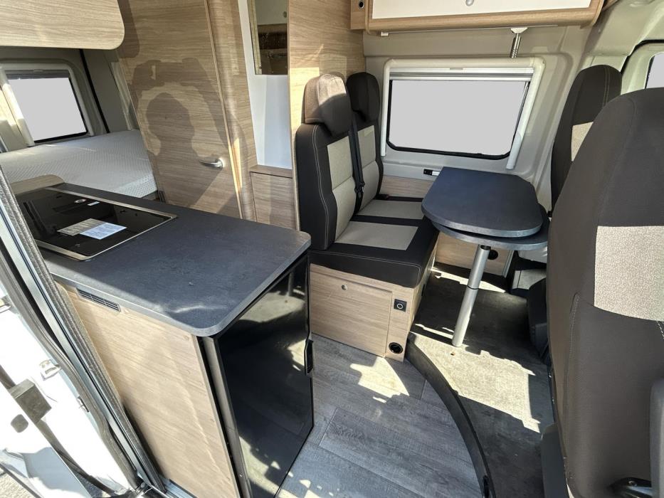 ROADCAR VAN R 600 2021