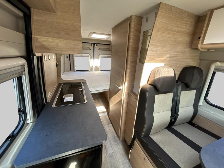 ROADCAR VAN R 600 2021