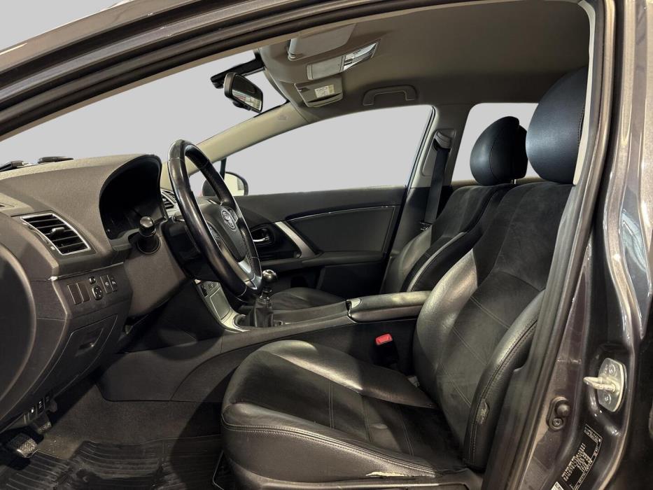 TOYOTA Avensis 2014