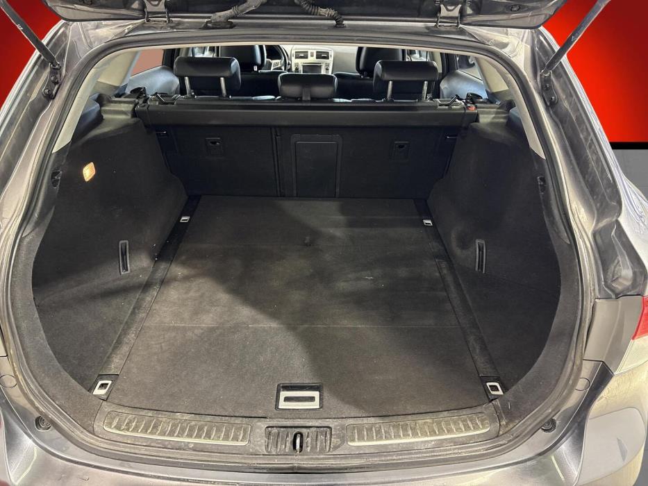 TOYOTA Avensis 2014