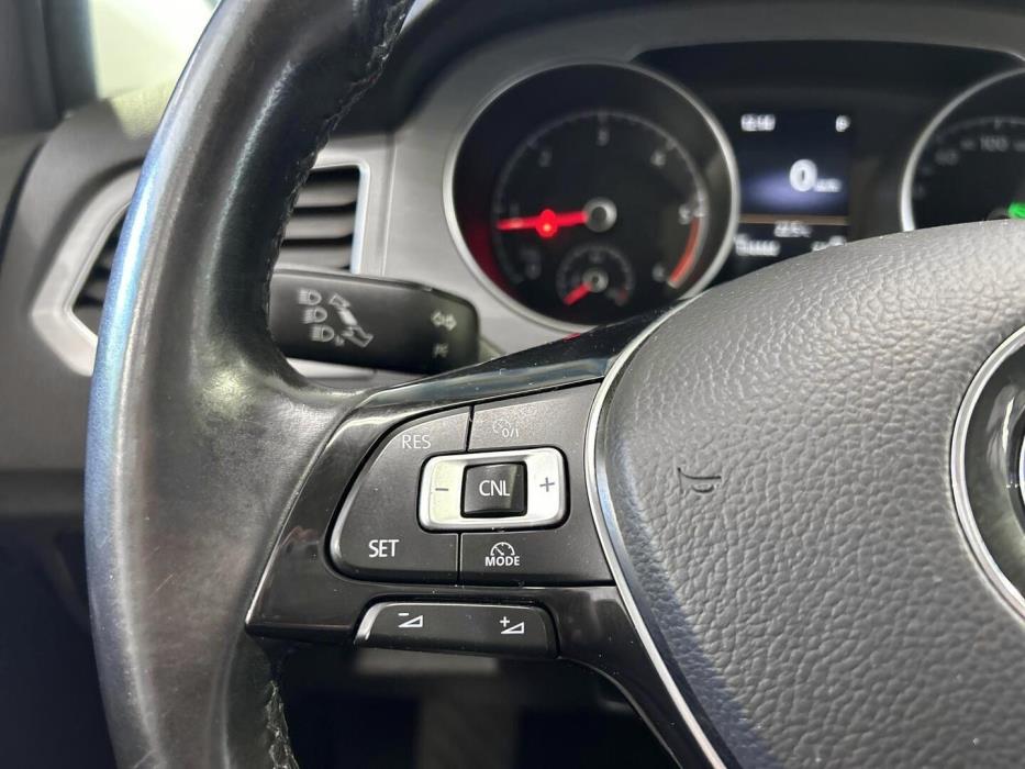 VOLKSWAGEN Golf Sportsvan 2015