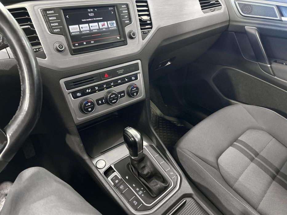 VOLKSWAGEN Golf Sportsvan 2015
