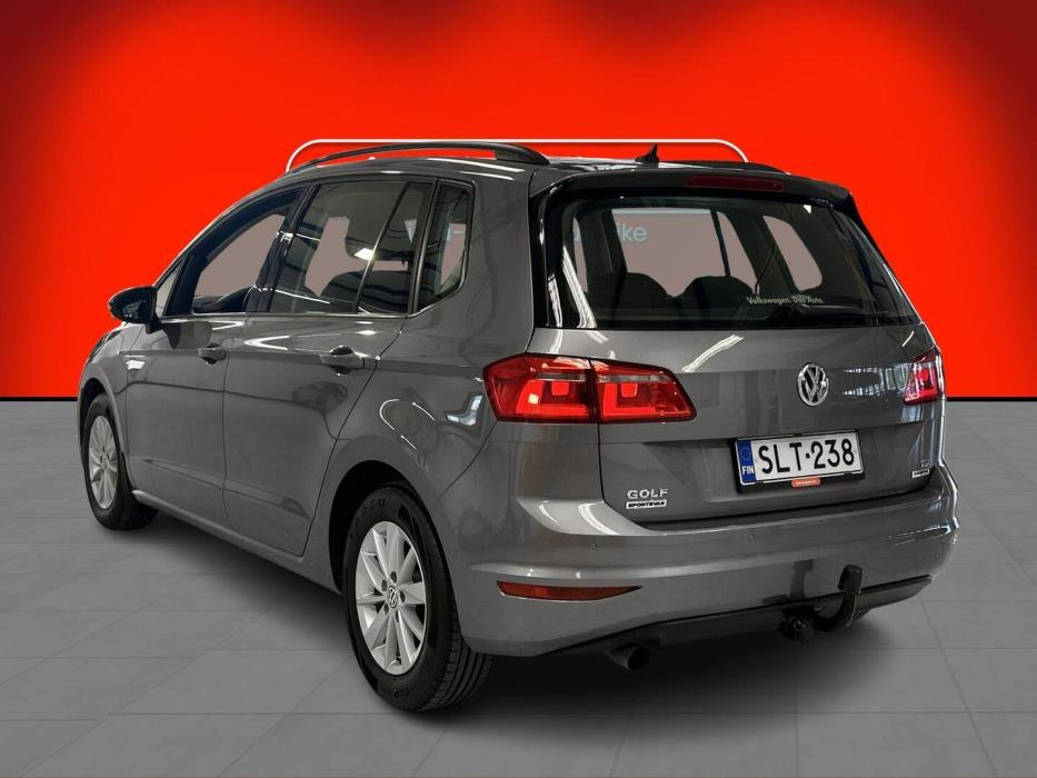 VOLKSWAGEN Golf Sportsvan 2015