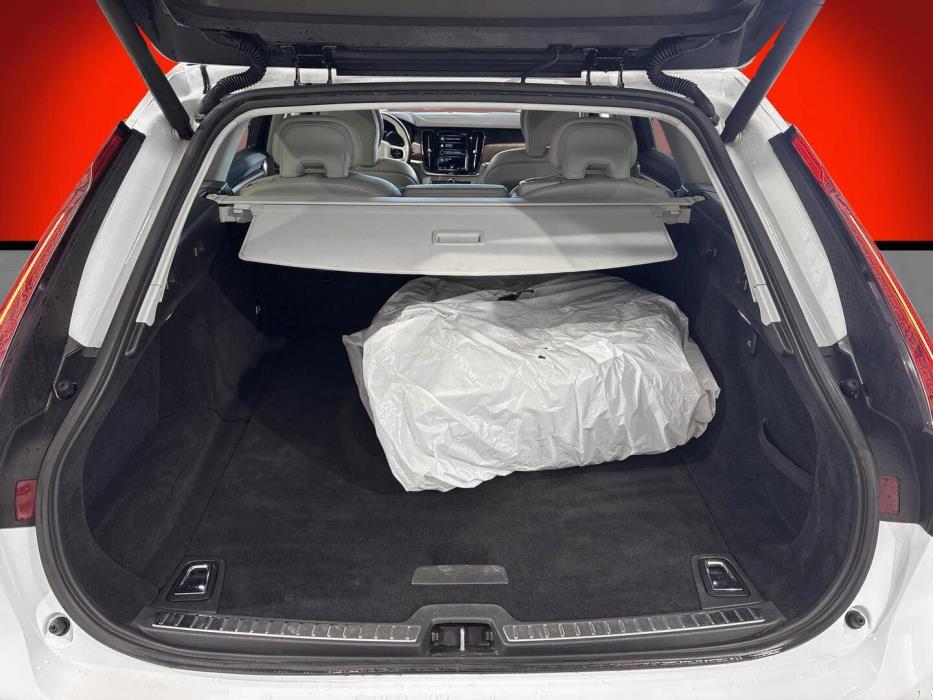 VOLVO V90 2021