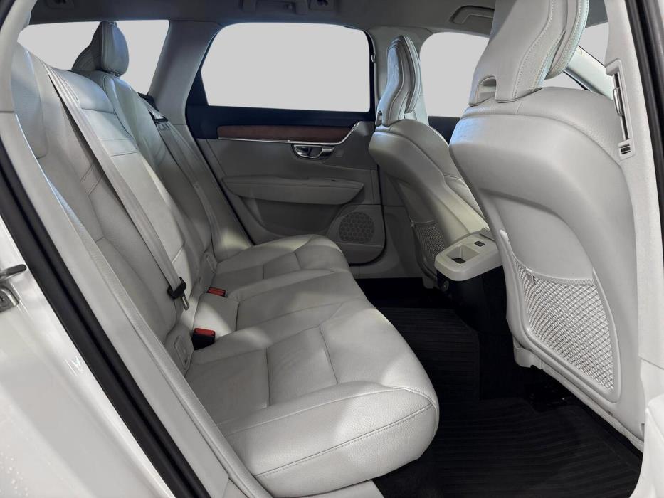VOLVO V90 2021