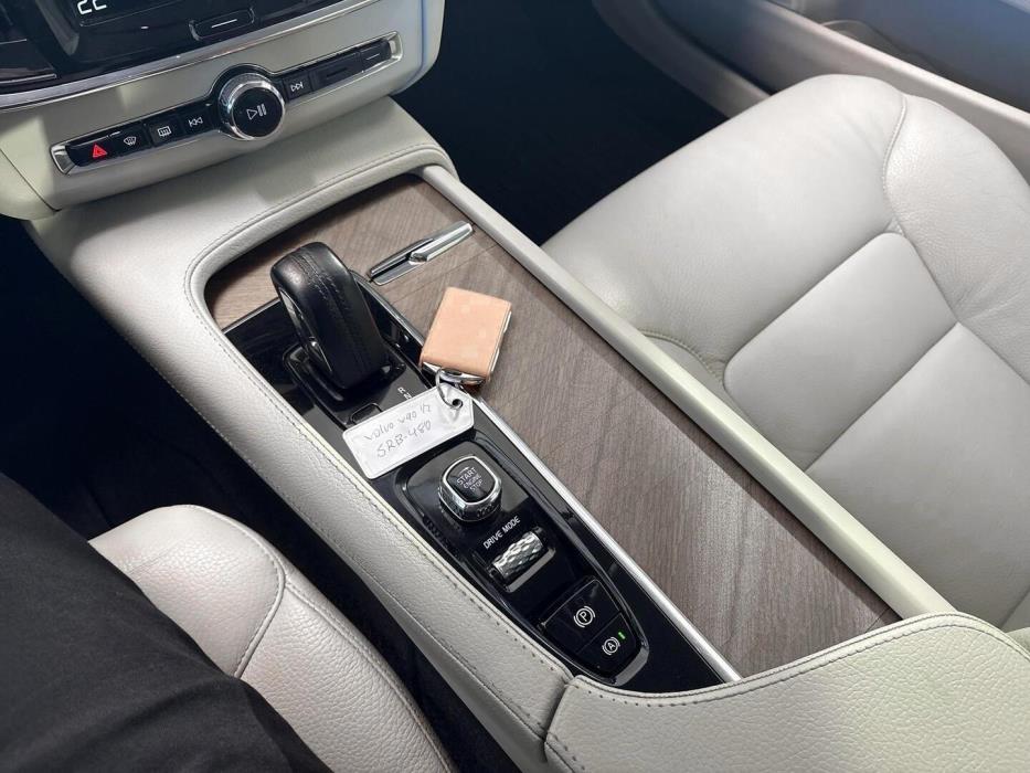 VOLVO V90 2021
