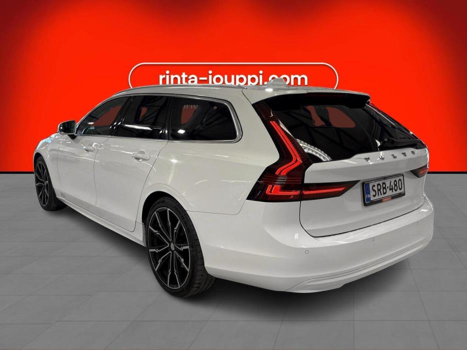 VOLVO V90 2021