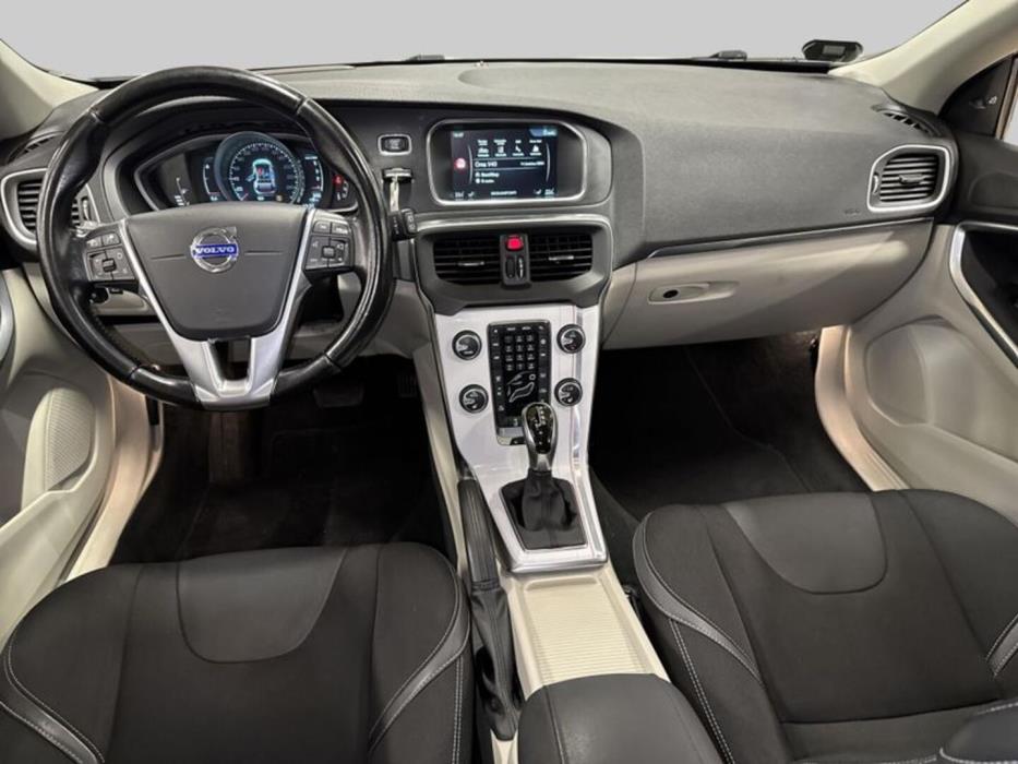 VOLVO V40 2014