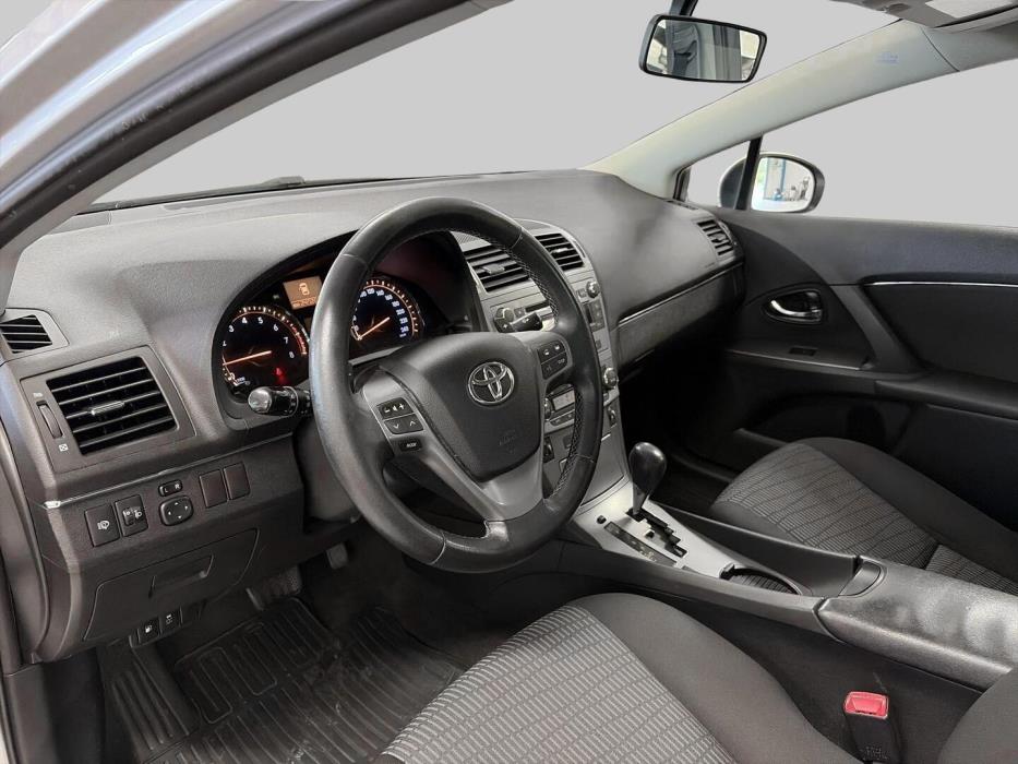 TOYOTA Avensis 2011
