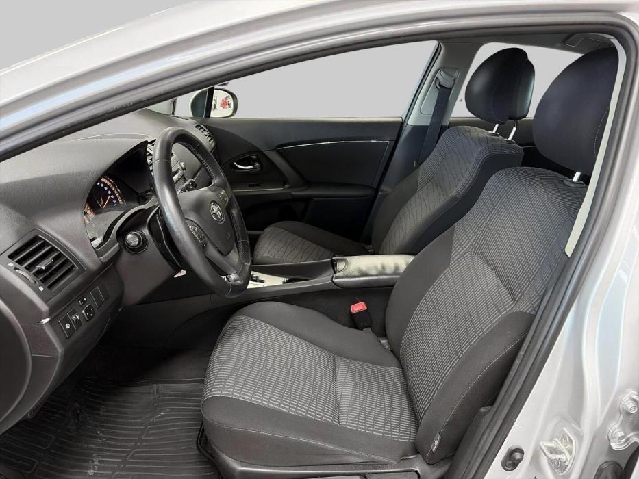 TOYOTA Avensis 2011