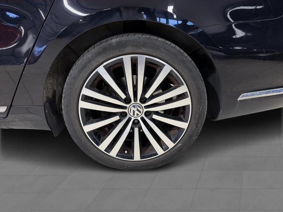 VOLKSWAGEN Passat 2014
